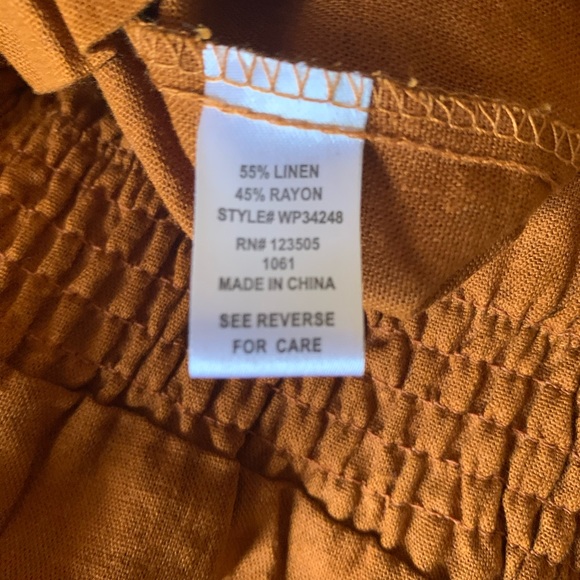 Heart & Hips high waisted shorts with buttons - Picture 4 of 4